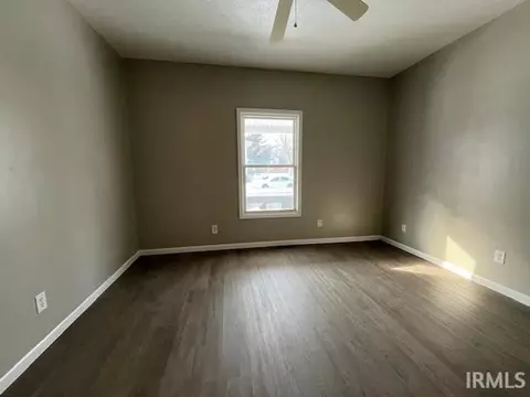 418 Studebaker St, South Bend, IN 46628 photo 4
