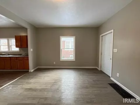418 Studebaker St, South Bend, IN 46628 photo 3