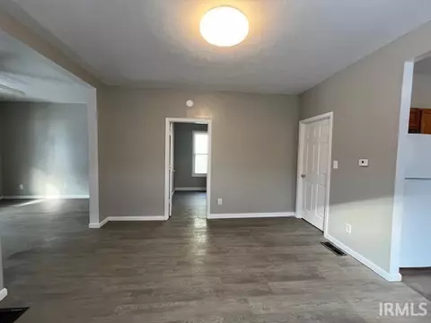 418 Studebaker St, South Bend, IN 46628 photo 2