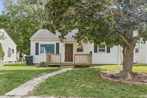 1329 Holloway Dr, Lafayette, IN 47905
