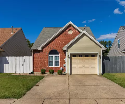 4044 Shadwell Dr, Evansville, IN 47715