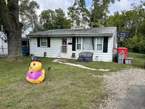 640 E 12th St, Rochester, IN 46975