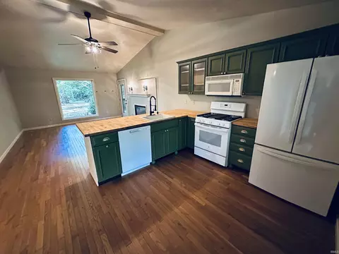 Kitchen - 1985 S Towpath Rd, Covington, IN 47932 photo 3 of 5