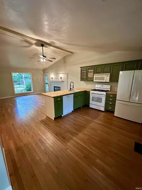Kitchen - 1985 S Towpath Rd, Covington, IN 47932 photo 4 of 5