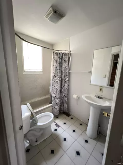 Bath - 617 E 27th St, Marion, IN 46953 photo 1 of 1