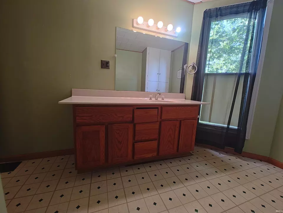 Bath - 624 N Monticello St, Winamac, IN 46996 photo 2 of 2