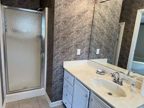 Bath - 551 E Waterloo Ct, Bloomington, IN 47401 photo 2 of 4