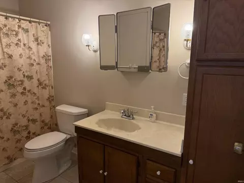 Bath - 551 E Waterloo Ct, Bloomington, IN 47401 photo 4 of 4