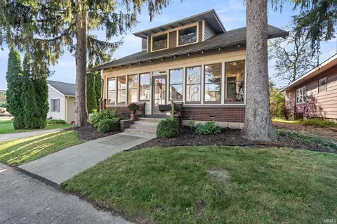 108 3rd St, Winona Lake, IN 46590