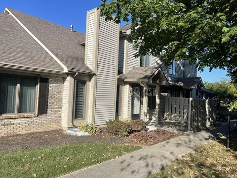 8012 Harrisburg Ln, Fort Wayne, IN 46835