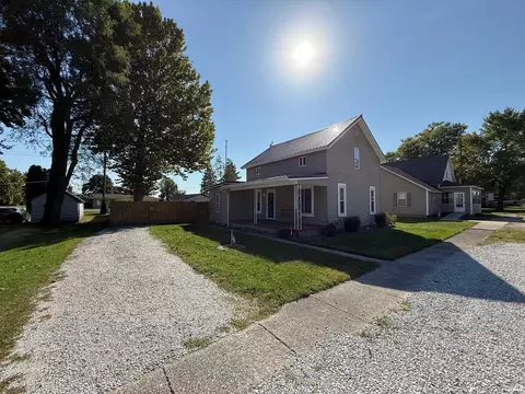 422 W Montgomery St, Francesville, IN 47946