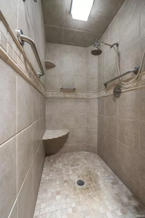 Bath - 1026 E Mariah Hill Rd, Ferdinand, IN 47532 photo 2 of 2