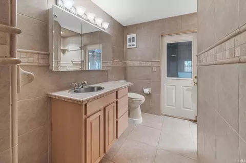 Bath - 1026 E Mariah Hill Rd, Ferdinand, IN 47532 photo 1 of 2