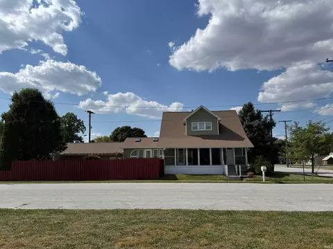 130 N Bill St, Francesville, IN 47946
