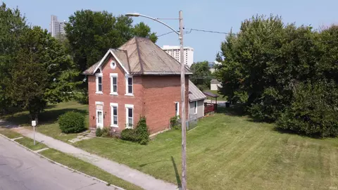 447 E Lewis St, Fort Wayne, IN 46802