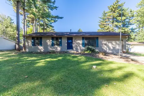 2603 E Pine Dr, Warsaw, IN 46582