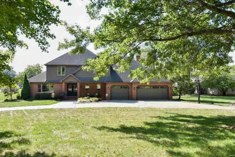 8840 Mccutchan Pl, Evansville, IN 47725