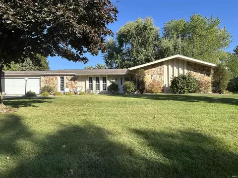1105 Redding Ln, Angola, IN 46703
