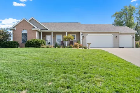 3320 N Royal Oak Ct, Warsaw, IN 46582