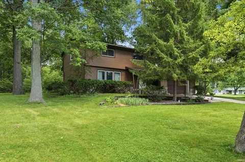505 Oak Crest Dr, Kendallville, IN 46755