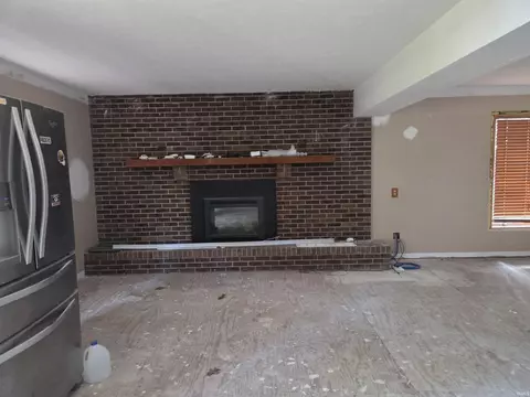 Living - 5271 E Willow Ct, Monticello, IN 47960 photo 2 of 2