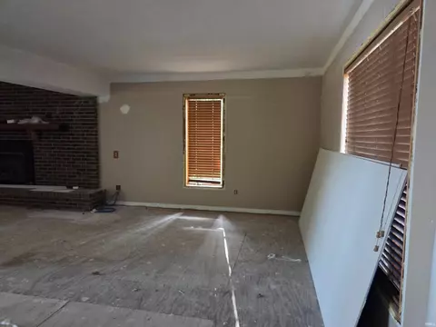 Living - 5271 E Willow Ct, Monticello, IN 47960 photo 1 of 2