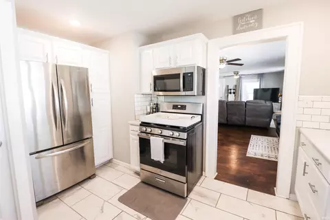 Kitchen - 728 E Broadway St, Kokomo, IN 46901 photo 2 of 2