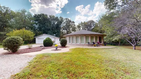 5155 Oak Tree Dr, Boonville, IN 47601