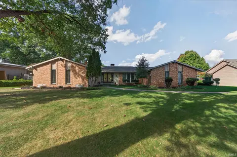 1611 Jeanwood Dr, Elkhart, IN 46514
