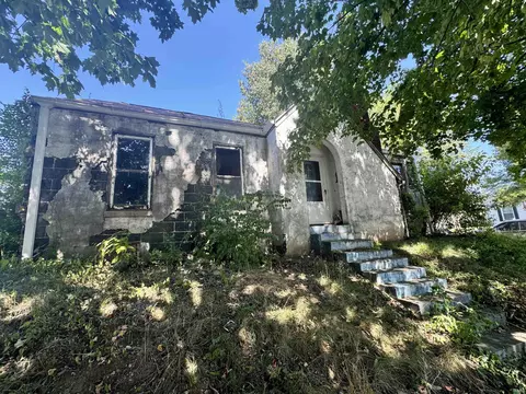 326 E 12th St, Connersville, IN 47331
