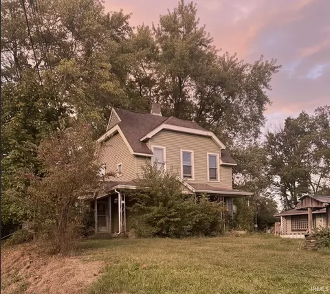754 W 10th St, Connersville, IN 47331