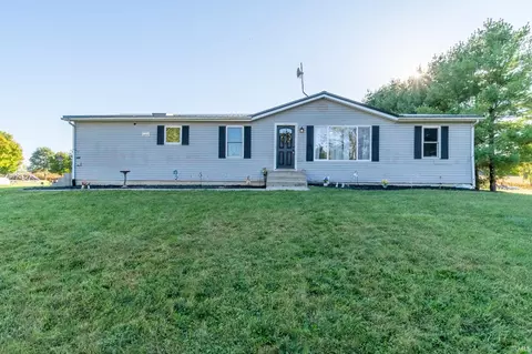 4562 N 450 W Rd, Warsaw, IN 46582