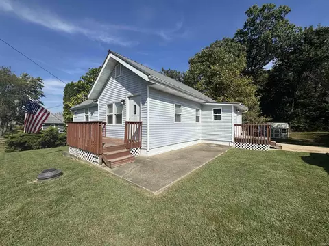 1119 S First St, Dugger, IN 47848