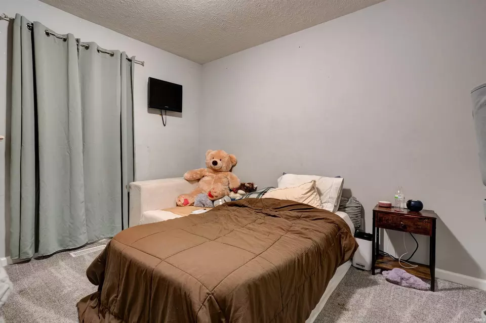 Bedroom - 4521 Emma Dr, Evansville, IN 47711 photo 5 of 6