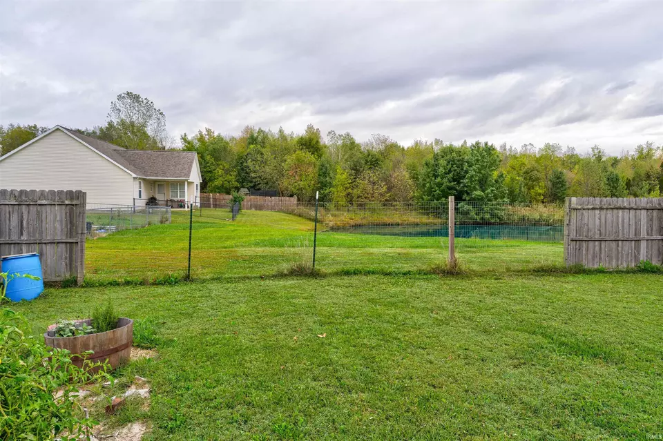 Exterior - 4521 Emma Dr, Evansville, IN 47711 photo 6 of 8