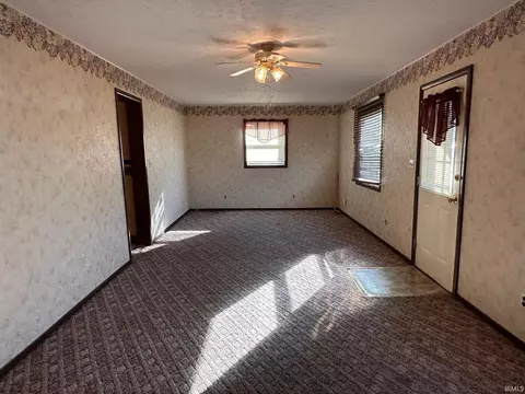 107 W Hancock Ave, Mitchell, IN 47446 photo 3