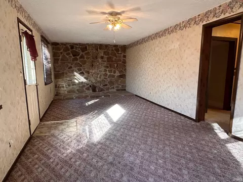 107 W Hancock Ave, Mitchell, IN 47446 photo 4