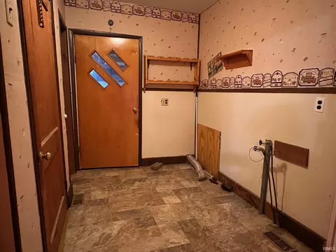107 W Hancock Ave, Mitchell, IN 47446 photo 10