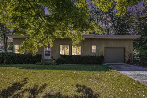 2401 Broadmoor Dr, Elkhart, IN 46514