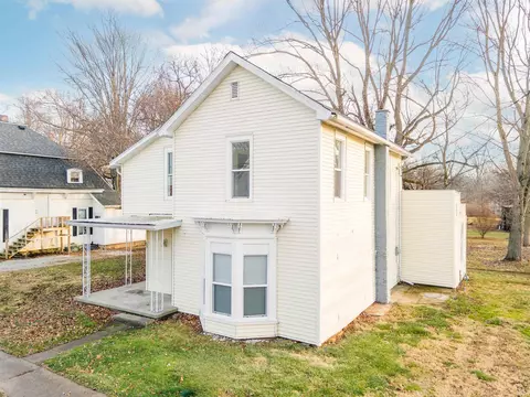 63 E Mckeever St, Andrews, IN 46702