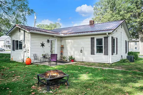 2502 Oriole Ln, Warsaw, IN 46580