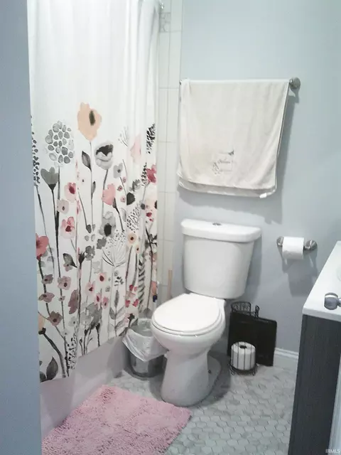 Bath - 1017 E Columbia St, Delphi, IN 46923 photo 1 of 2