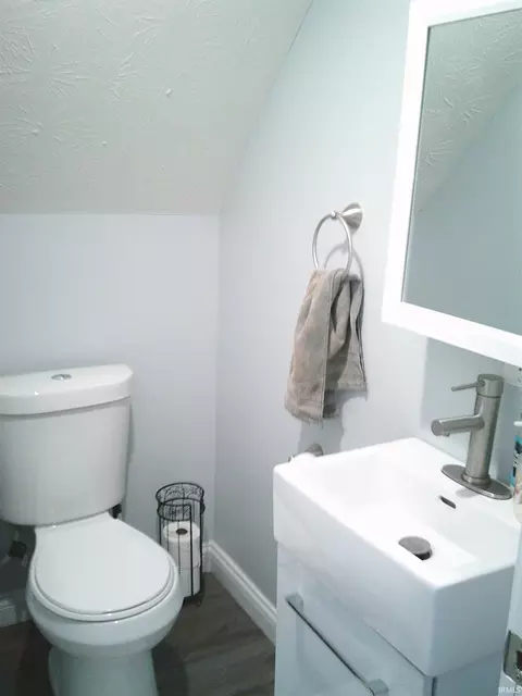 Bath - 1017 E Columbia St, Delphi, IN 46923 photo 2 of 2