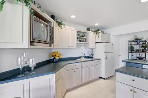 Kitchen - 1516 Sevan Lake Ct, Fort Wayne, IN 46825 photo 5 of 5