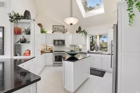 Kitchen - 1516 Sevan Lake Ct, Fort Wayne, IN 46825 photo 2 of 5