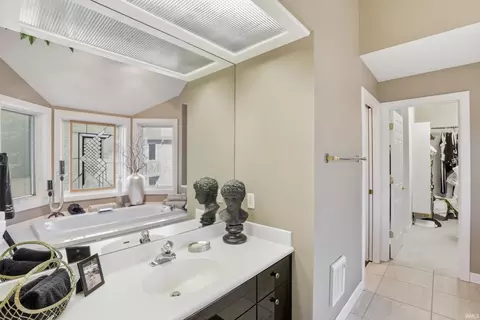 Bath - 1516 Sevan Lake Ct, Fort Wayne, IN 46825 photo 2 of 5