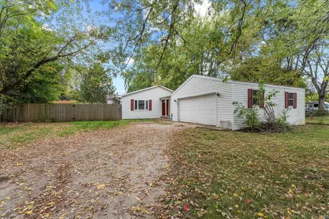 52303 Hollyhock Rd, South Bend, IN 46637