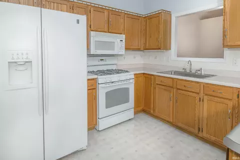 Kitchen - 1004 E Sherbrooke Dr, Bloomington, IN 47401 photo 2 of 2