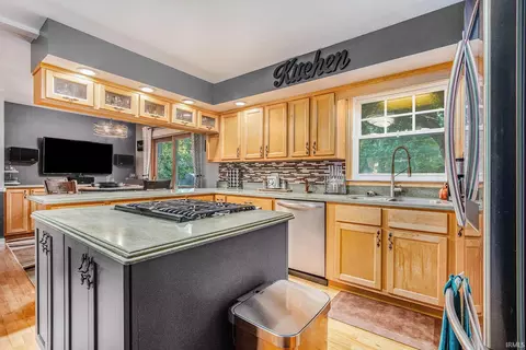 16672 Valley Forge Ln, Granger, IN 46530 photo 12