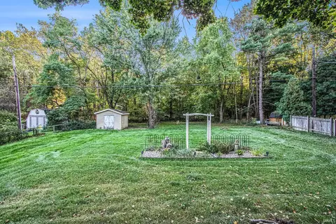 16672 Valley Forge Ln, Granger, IN 46530 photo 25